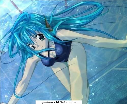 aqua vine in fuga si sare in apa strigand: si a stropit apa in =) ce bine e la cat de cald e afara*